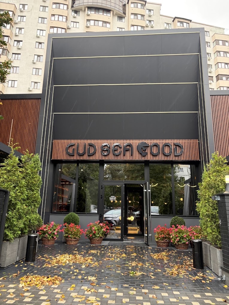 Fațada restaurantului GUD SEA GOOD din Chișinău